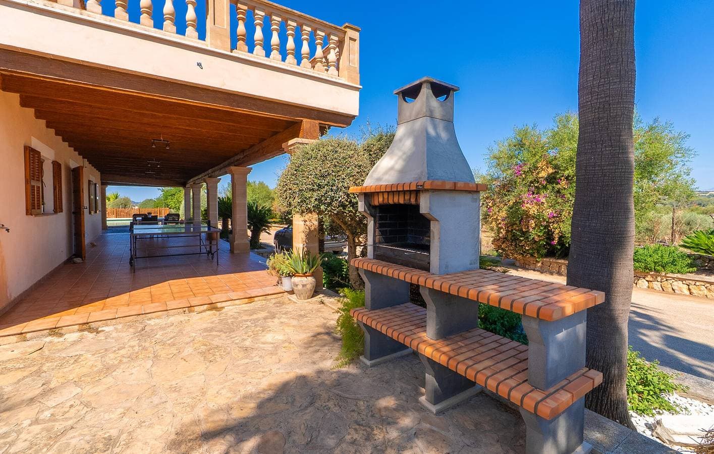 Foto 9 von 40: Sonniger Rückzugsort mit Terrasse, Pool und Küche