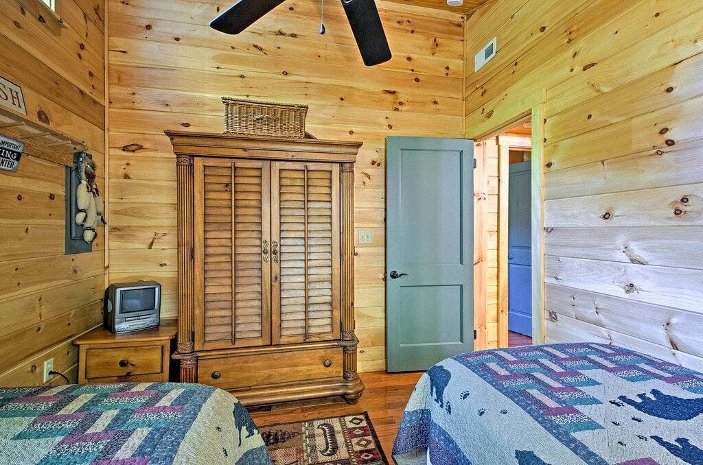 Foto 9 von 25: Bryson City Cabin mit Feuerstelle am Coopers Creek!