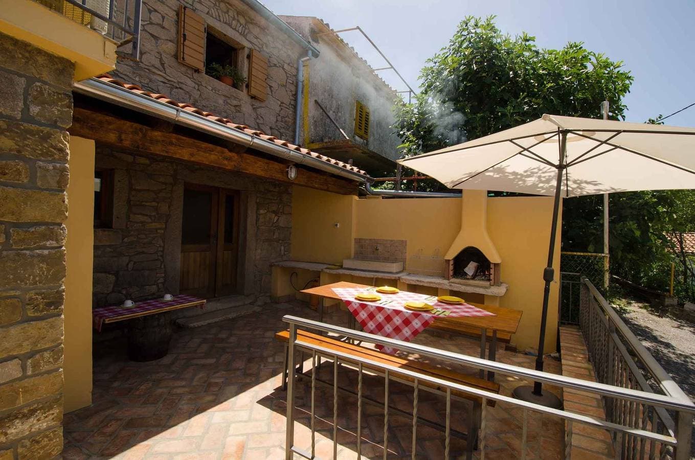 Foto 7 von 26: Ferienhaus mit Pool und Klimaanlage