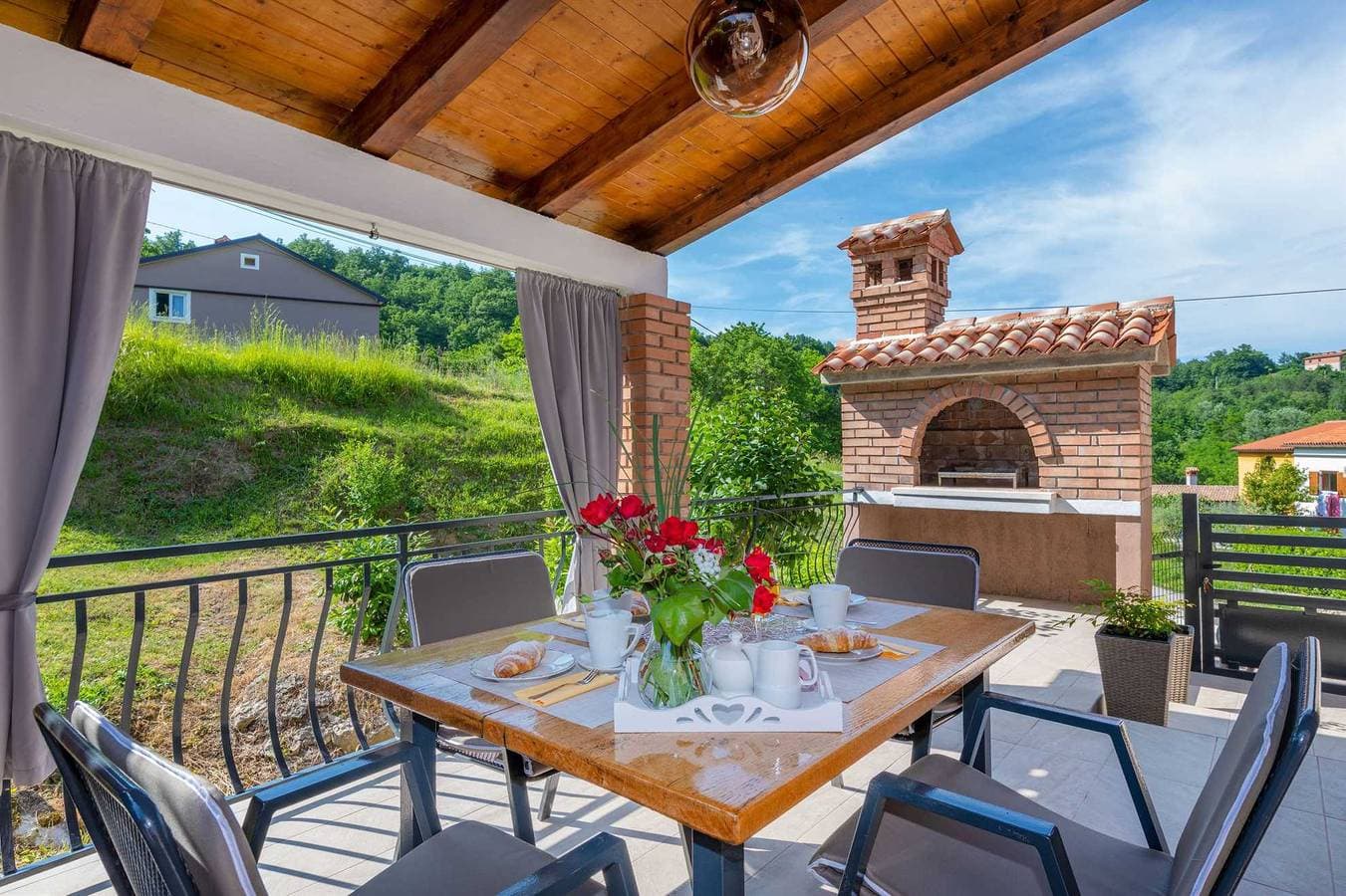 Foto 11 von 30: Familienfreundliche Villa Bonissa in einem ruhigen Dorf mit privatem Pool und großem Garten