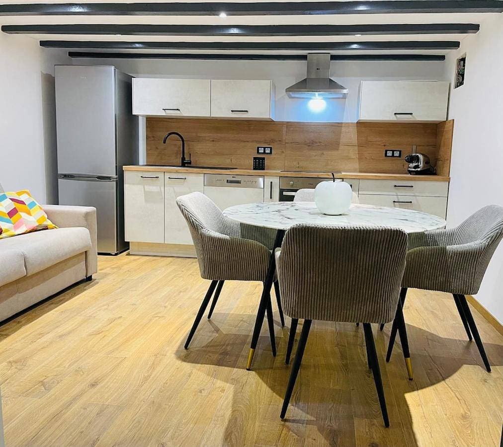 Magnifique appartement rénové Rez-de chaussée Parking Wifi 1