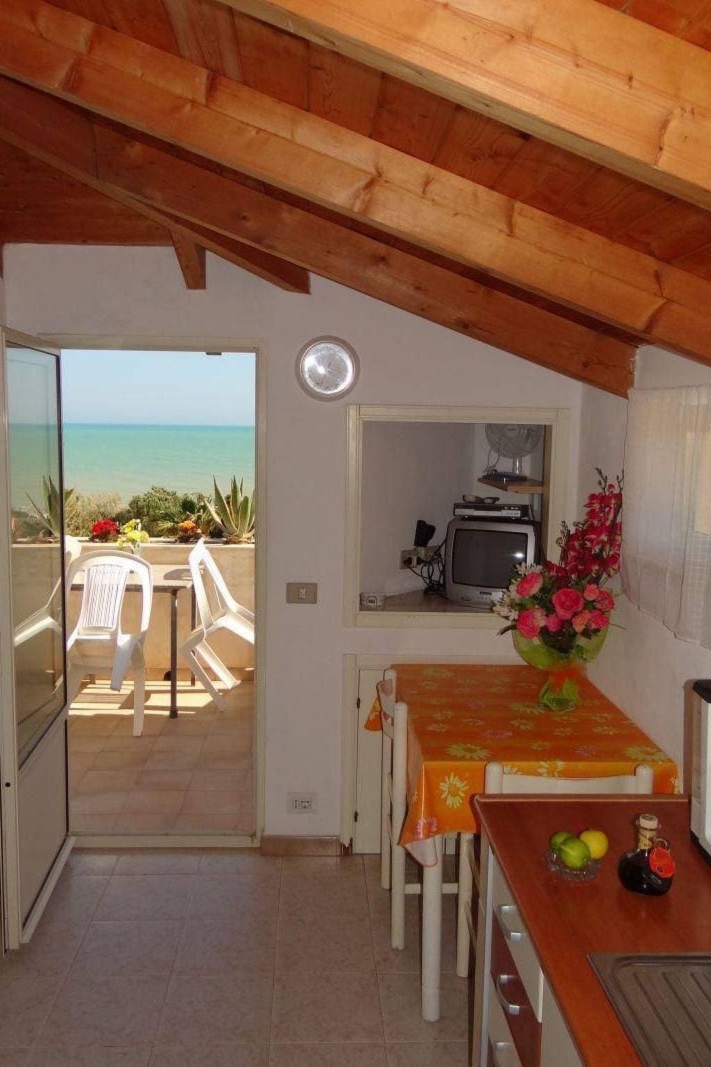 Foto 10 von 40: Villa Matilde: Kleine Ferienwohnung mit Meerblick