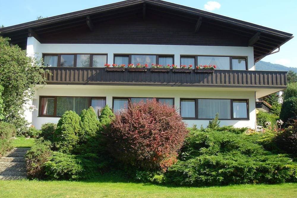 Sunny holiday home with a beautiful garden and terrace 1