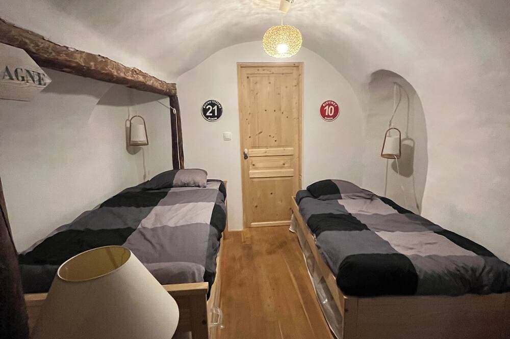 Foto 5 von 27: Charnant Village center apartment with courtyard