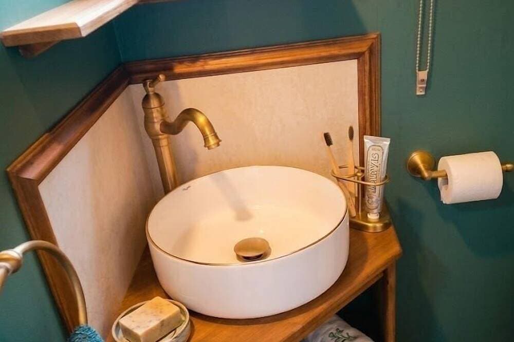 Foto 7 von 30: Tiny house-Traditionell-Ensuite mit Dusche-Terrasse