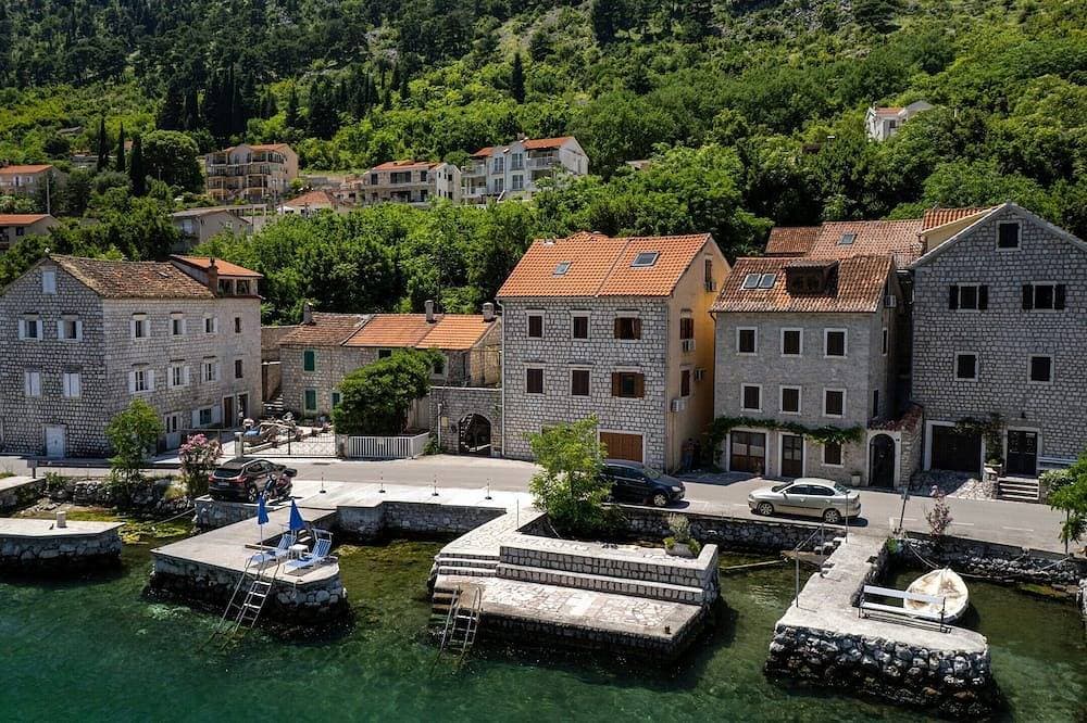 Historic Waterfront Apartment 1