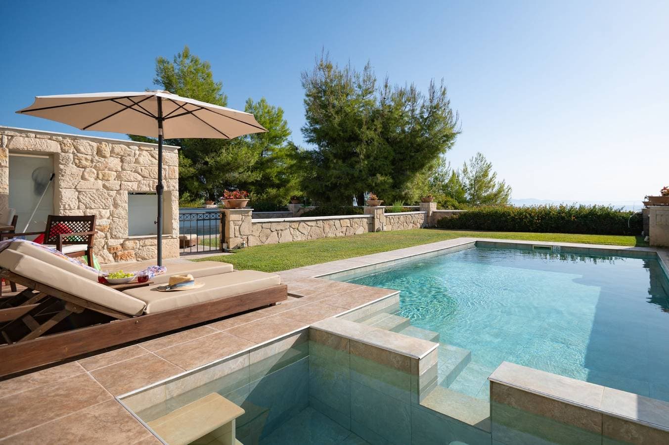 Foto 2 von 19: Sunny Villa Tessera