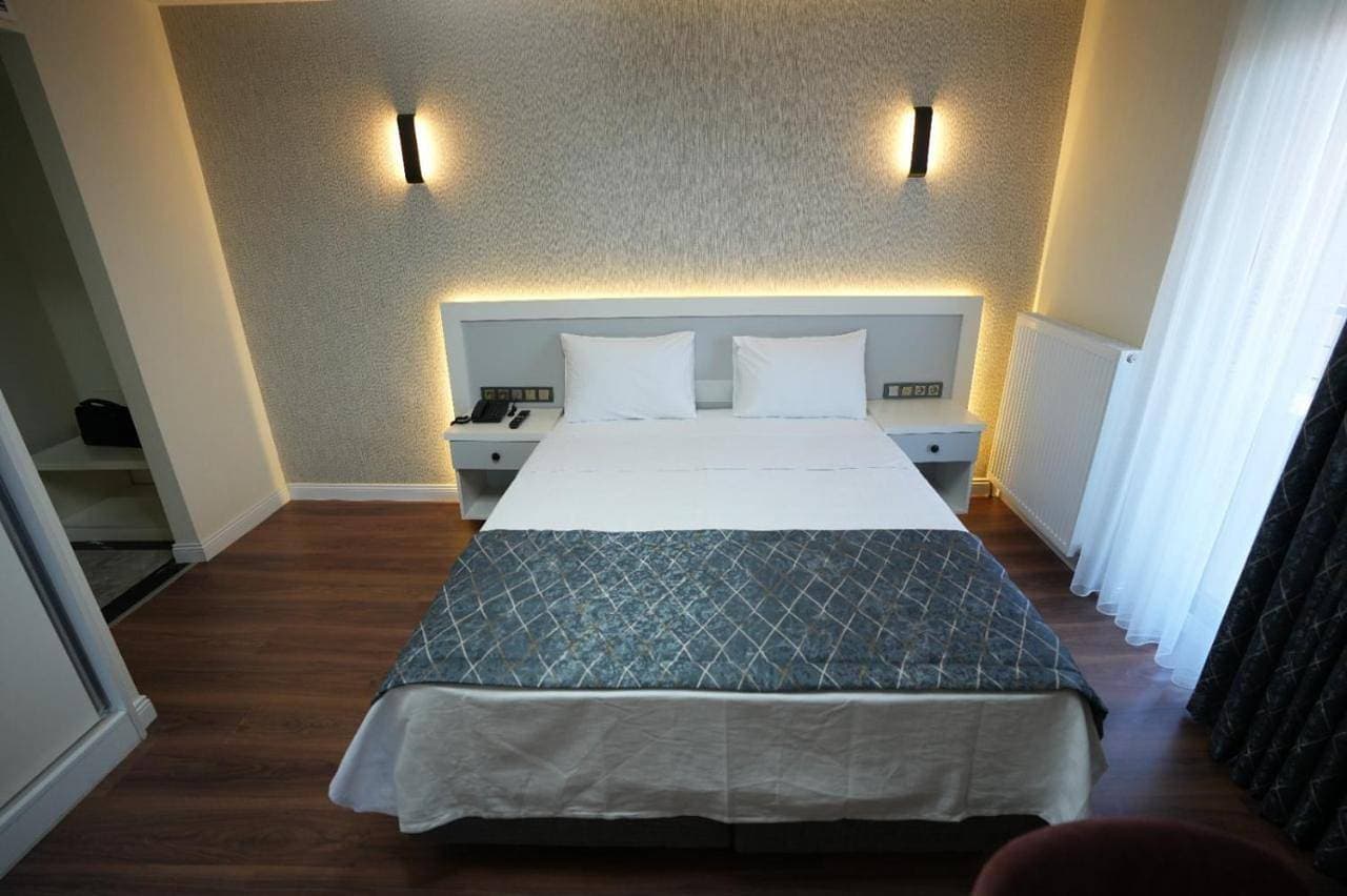 Foto 3 von 8: Double Room with Balcony