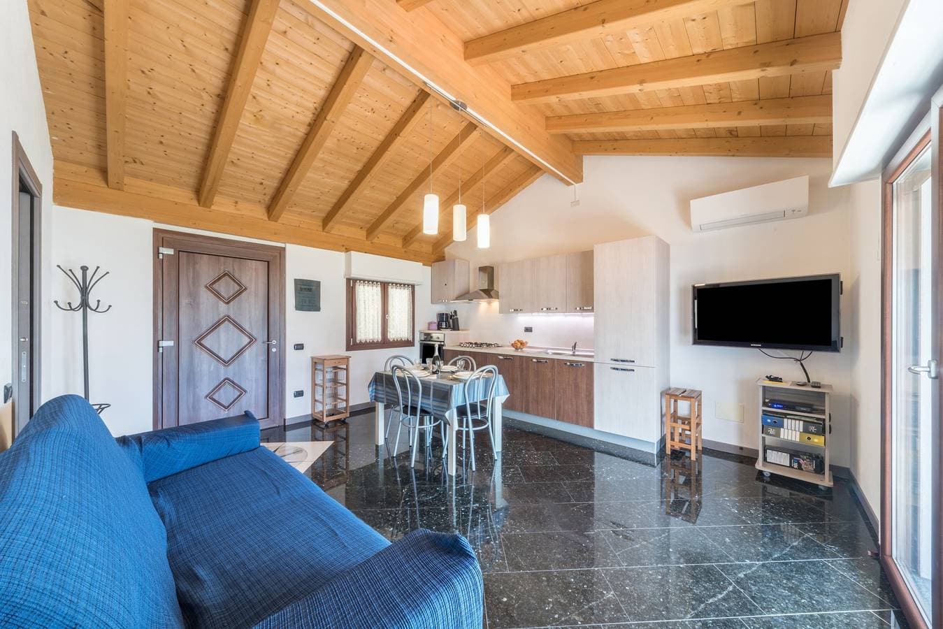 Foto 6 von 24: 1-Schlafzimmer-Wohnung mit Klimaanlage und WLAN, Seeblick, Garten, Parkplatz