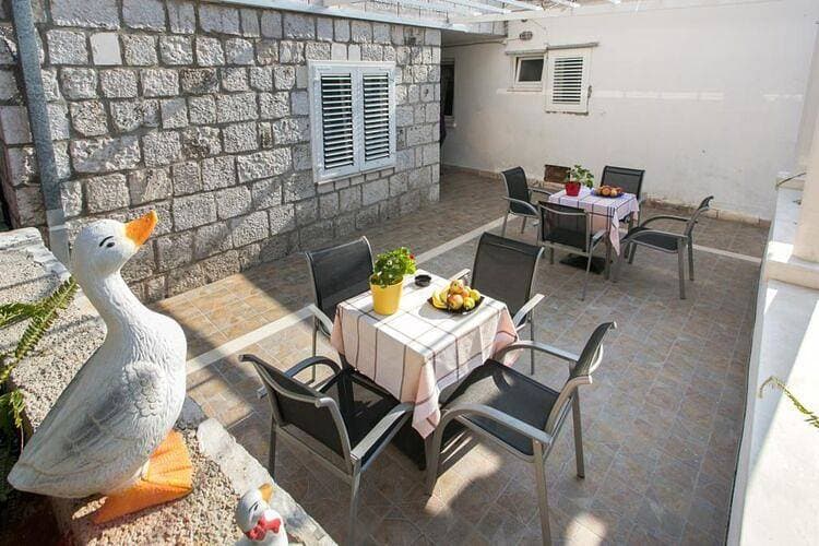 Foto 11 von 17: Guest House Kusalo- Double Room with Patio (Soba 2)