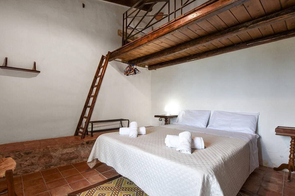 Foto 7 von 30: Beautiful home in Cefalù with private swimming pool, can be inside or outside