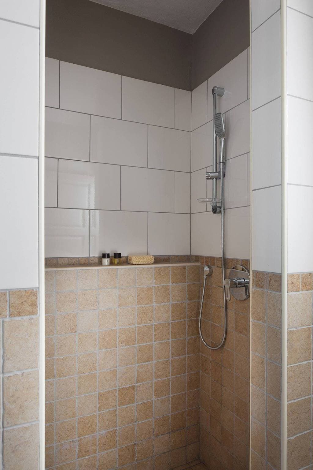 Foto 11 von 16: Rustikale Villa Sambucus mit Pool, tierfreundlich, ruhige Lage, ideal für Familien, privater Parkplatz, Terrasse, eleganter Garten.