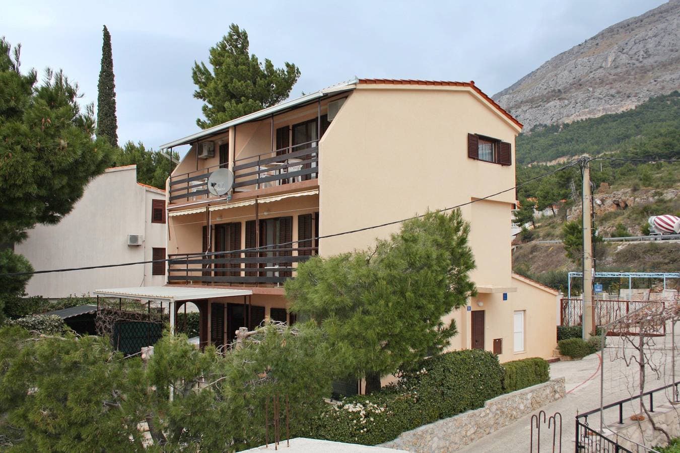 Foto 5 von 27: 1-Zimmer-Ferienwohnung mit Balkon und Meerblick Nemira, Omis A-5884-c