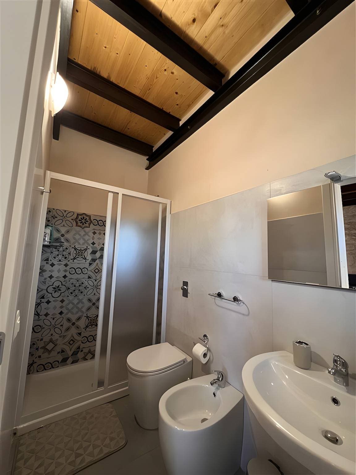 Foto 13 von 23: Zimmer 'Vigna Di Pettineo - N6' mit Gemeinschaftspool, privater Terrasse und Klimaanlage