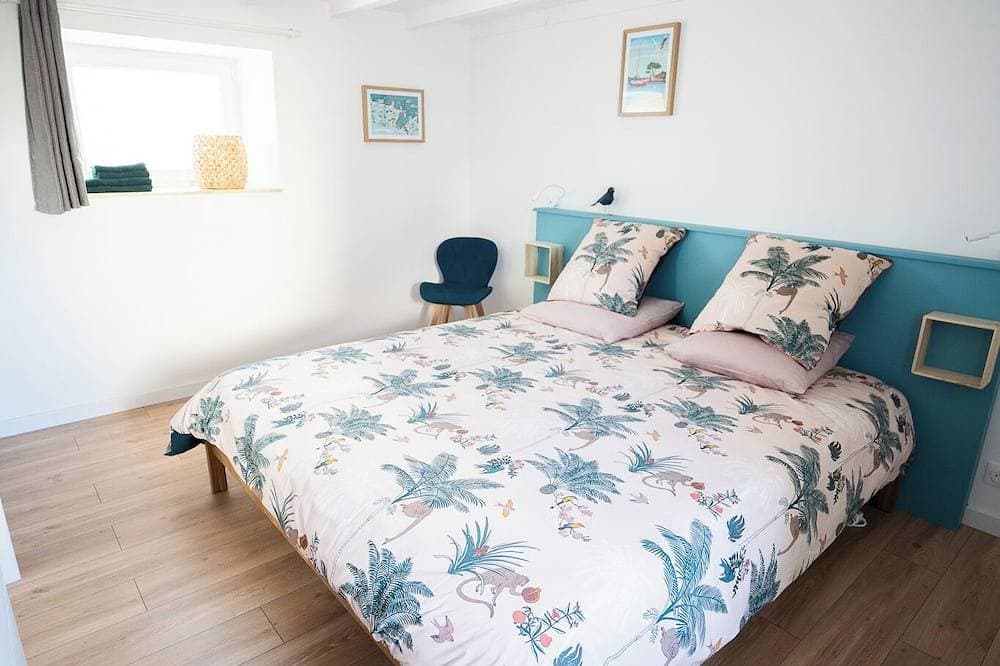 Foto 3 von 30: Authentic, bright farmhouse—200 meters from the beach, the Gr34 trail, and town