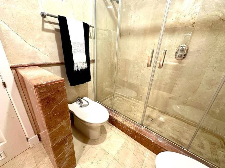 Foto 7 von 21: Three-Bedroom Premium Apartment
