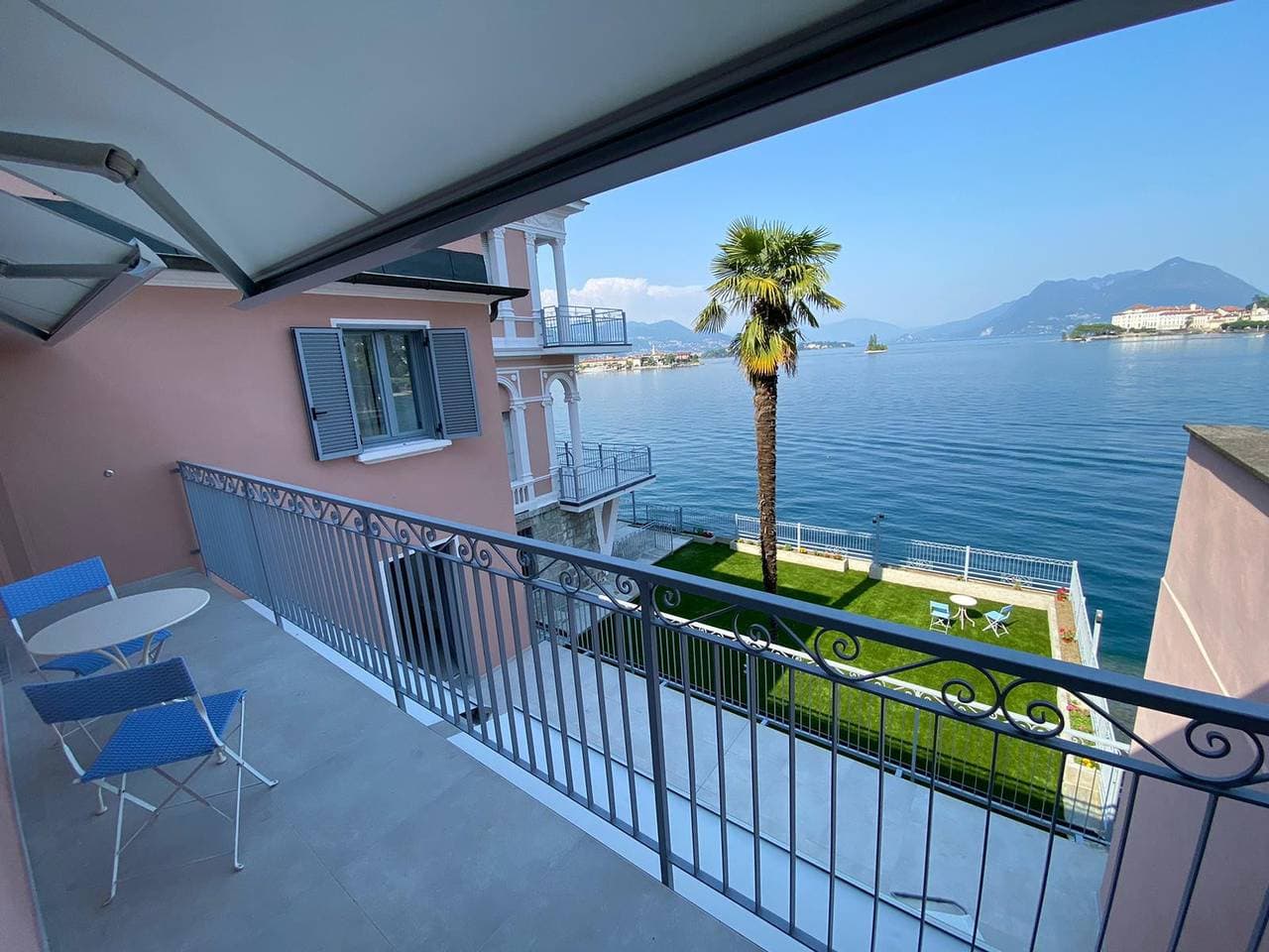 Butterfly apartment with lake view in Baveno 1