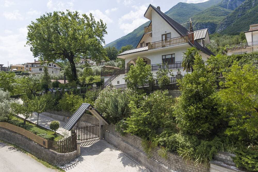 Villa Attilio: relaxation and nature! 1