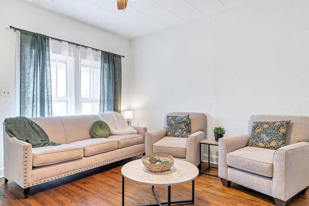 Foto 7 von 19: Cheerful 2 Bedroom House on the Hill in St. Louis