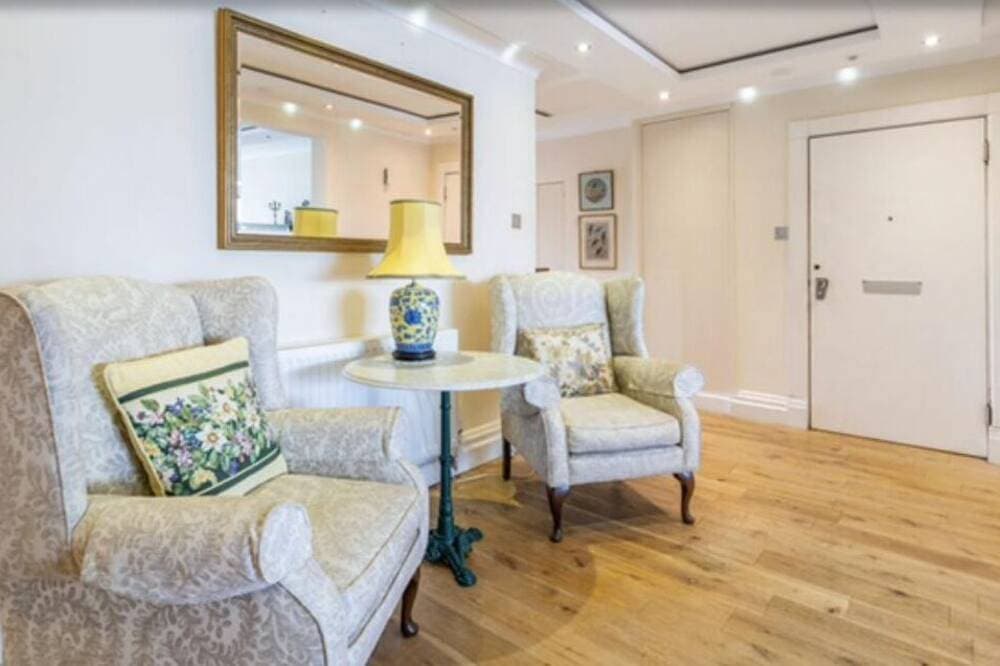Foto 10 von 12: Sandbanks waterfront flat with panoramic views over Poole Harbour