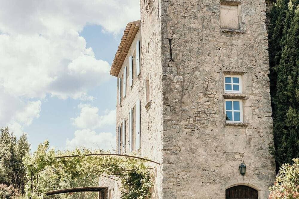 Foto 4 von 30: Charming 13th-Century Stone House with Infinity Pool in Provence 6 bedrooms AC