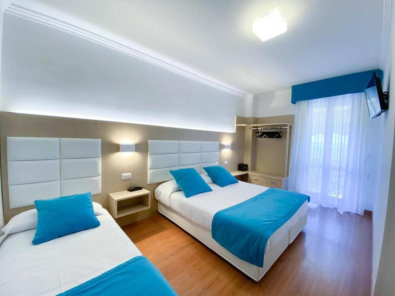 Foto 9 von 11: Double or Twin Room with Balcony and Lake View
