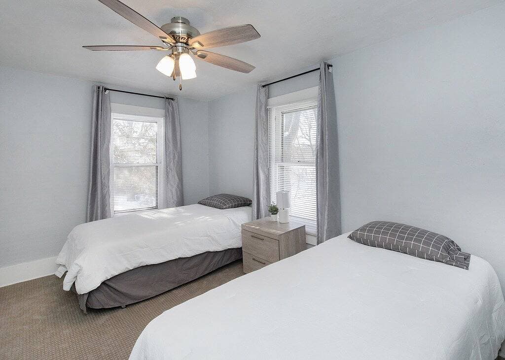 Foto 8 von 13: Great Location Great Value! 4 bedroom 2 full bath home in East Village