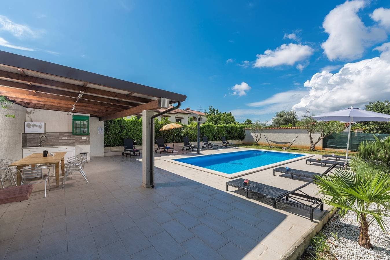 Foto 4 von 27: Ferienwohnung Leko IV mit gemeinsamen Pool und Garten