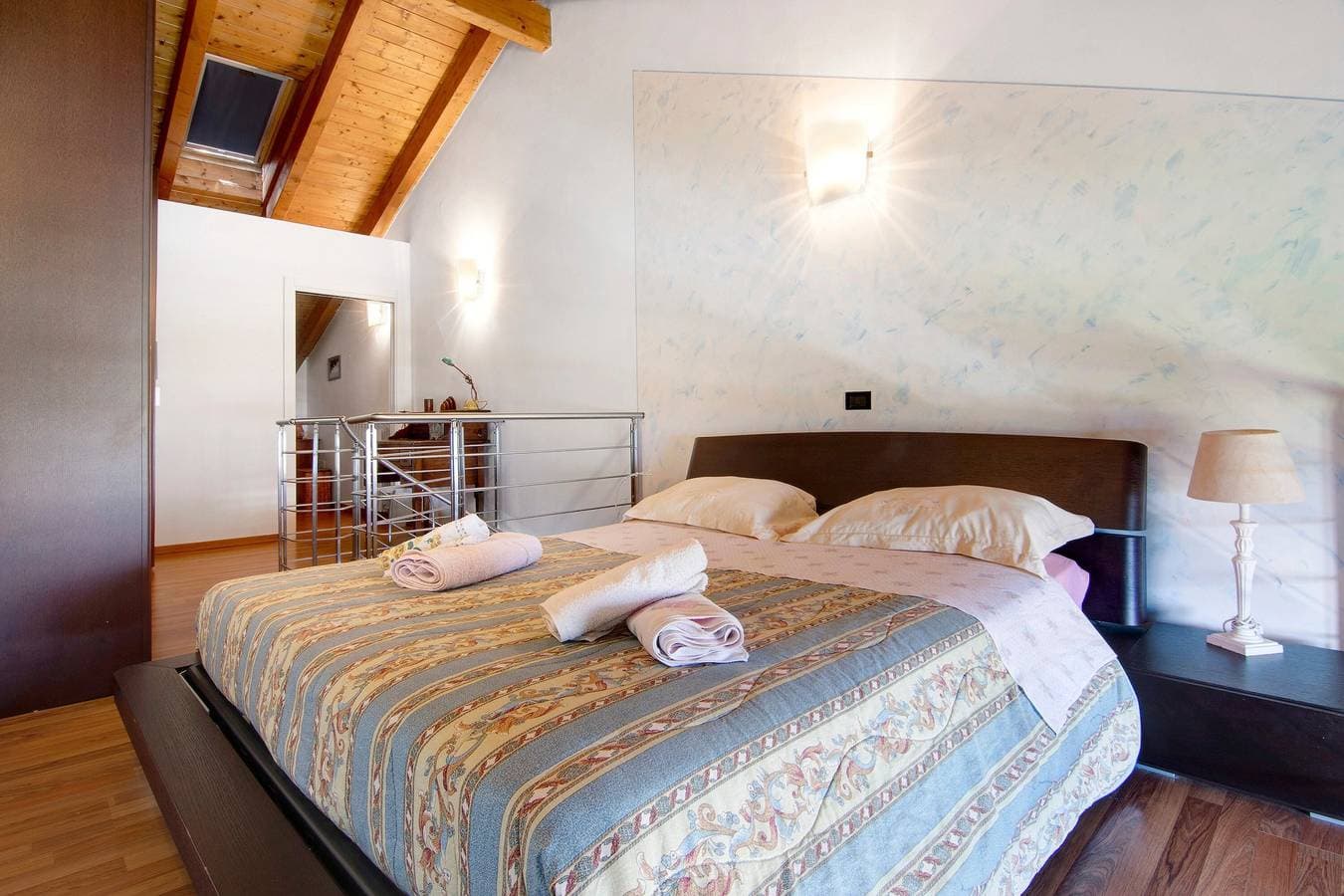 Foto 12 von 27: Ferienwohnung „Casa Vacanze Vigna del Lago“ mit Seeblick, Pool und WLAN