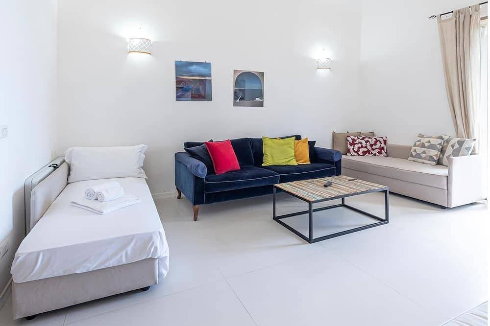 Foto 8 von 30: Amazing apartment in Raito with WiFi