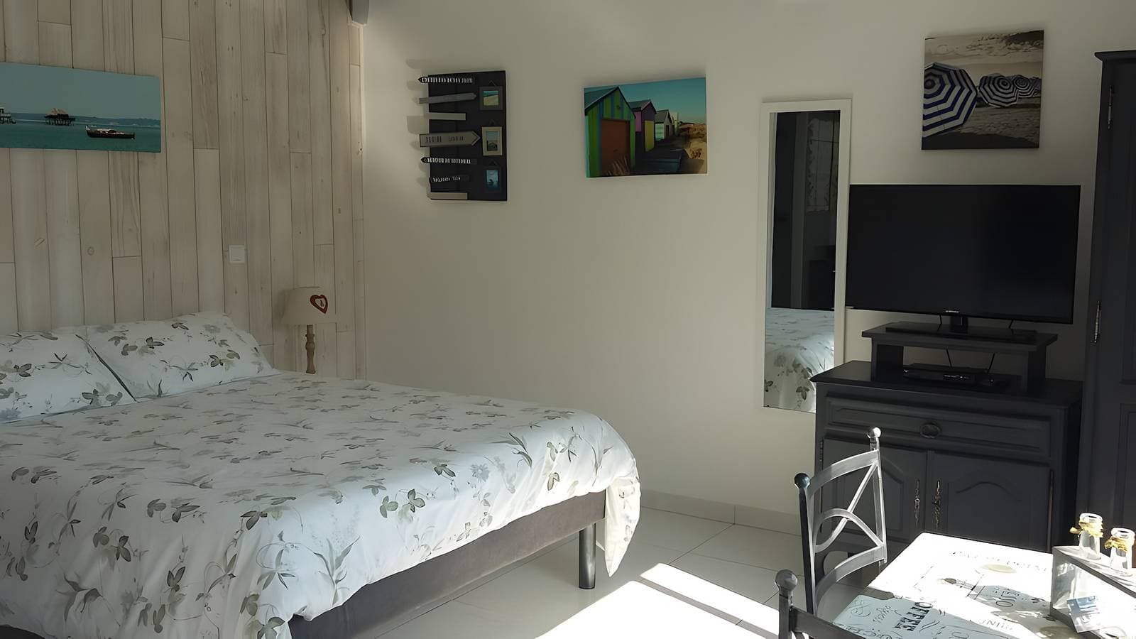 Foto 9 von 20: Unabhängiges, klimatisiertes Gästezimmer – Bei Chantal und Salvador