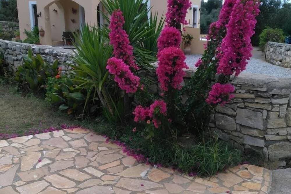 Villa with stunning views of the 'White Mountains' 1