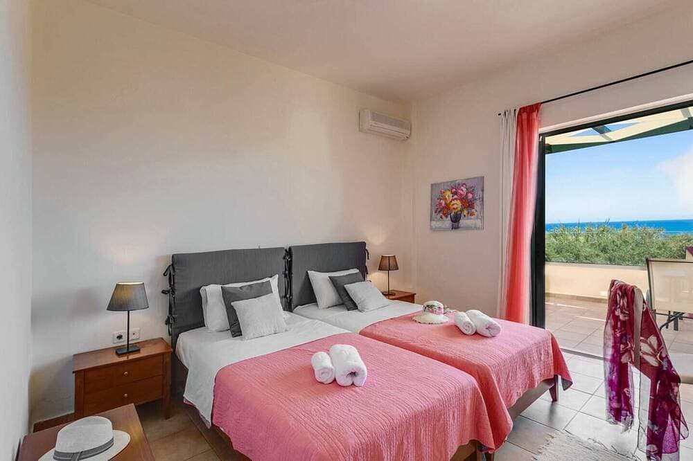 Foto 3 von 30: Ilos Villa, Pirgos-Villas, 300m From The Beach