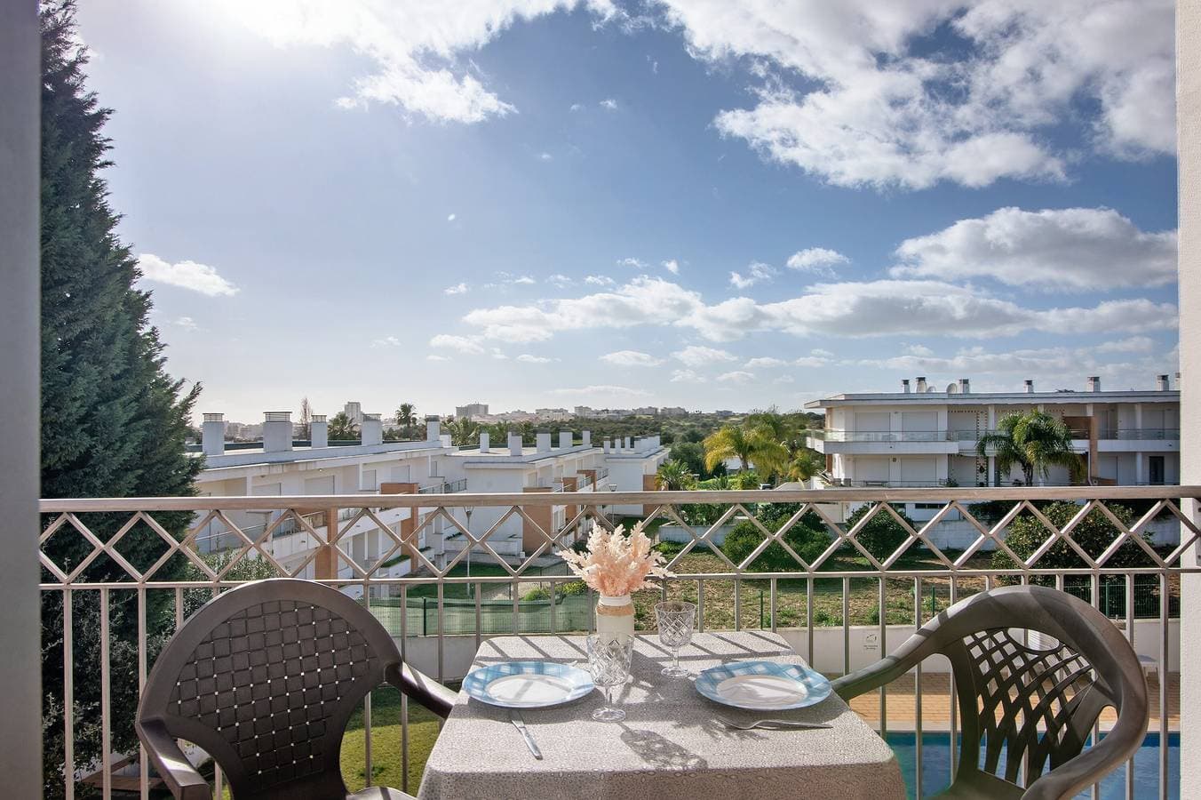 Foto 3 von 24: Apartamento Vista Alegre – Modernes Refugium mit Gemeinschaftspool