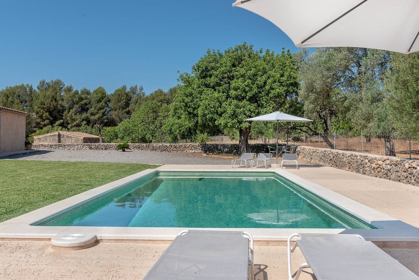 Foto 3 von 25: Landhaus 'Laurel' mit Bergblick, privatem Pool und WLAN