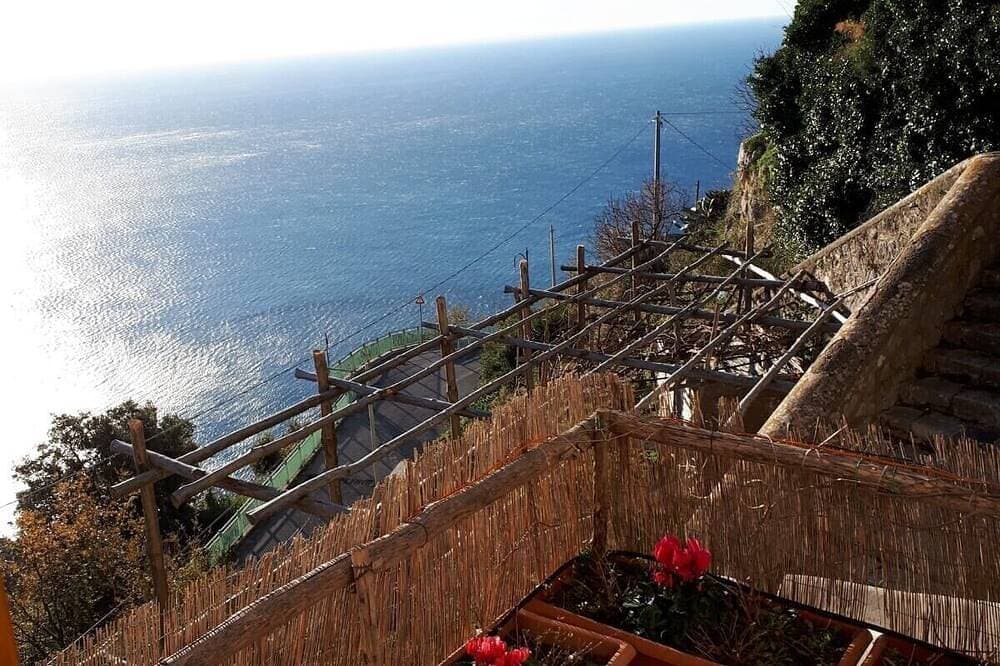 Foto 13 von 30: Villa With Terrace and Sea View