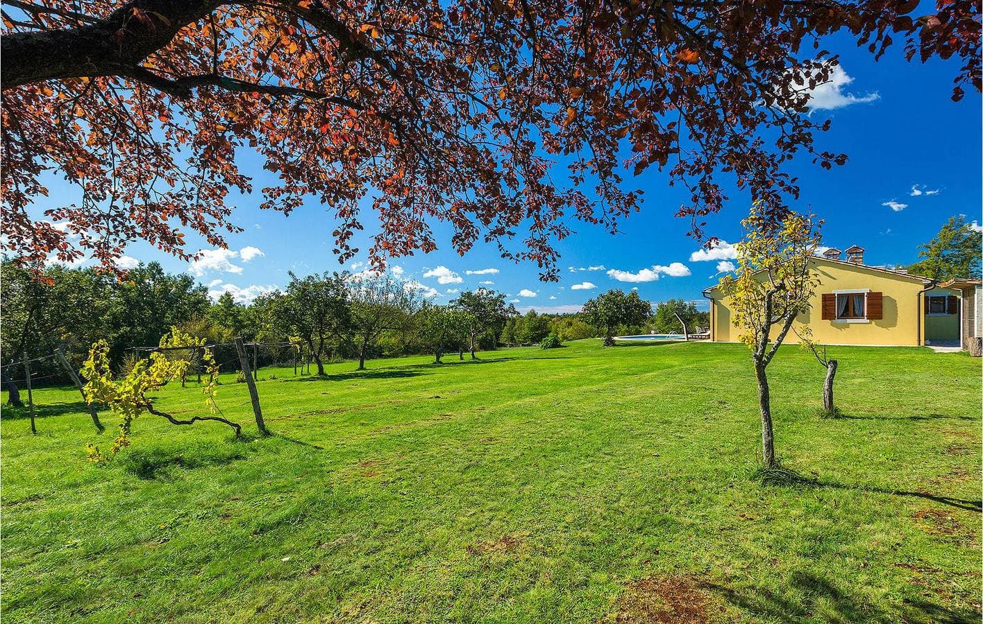 Geräumige 130 m² große Wohnung mit Pool, WLAN, Klimaanlage und Parkplatz 1