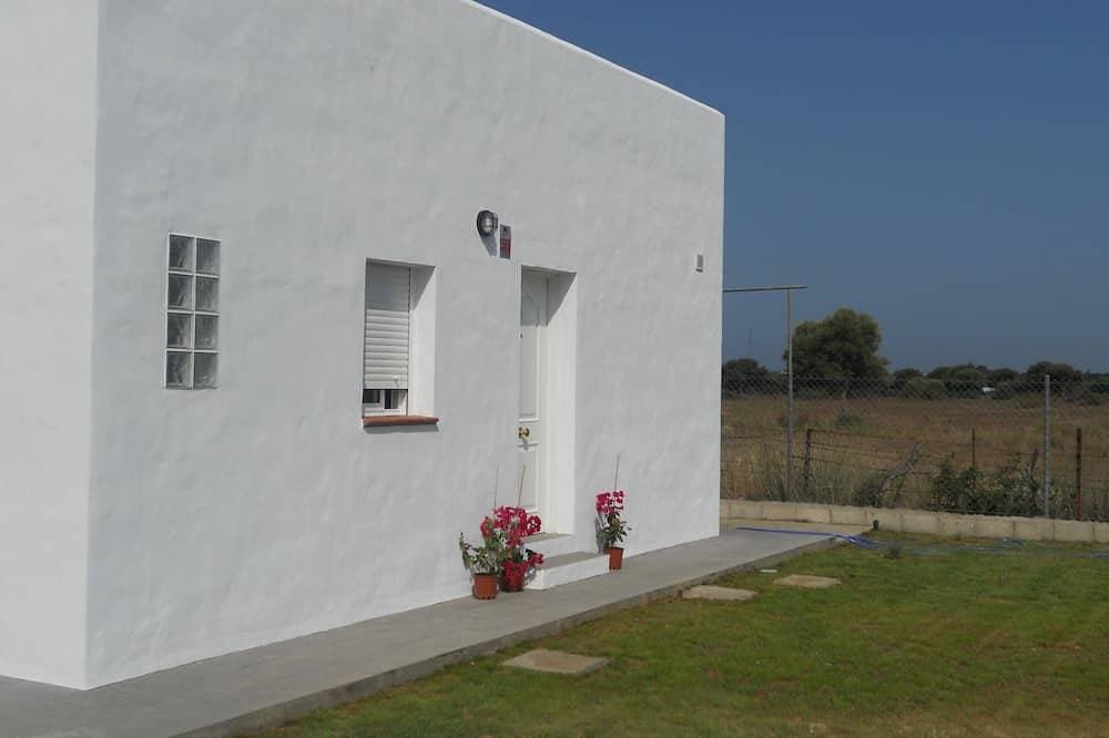 Foto 9 von 30: Villa in Los Caños de Meca von 1000m2 Grundstück neben dem Feld und dem Strand.
