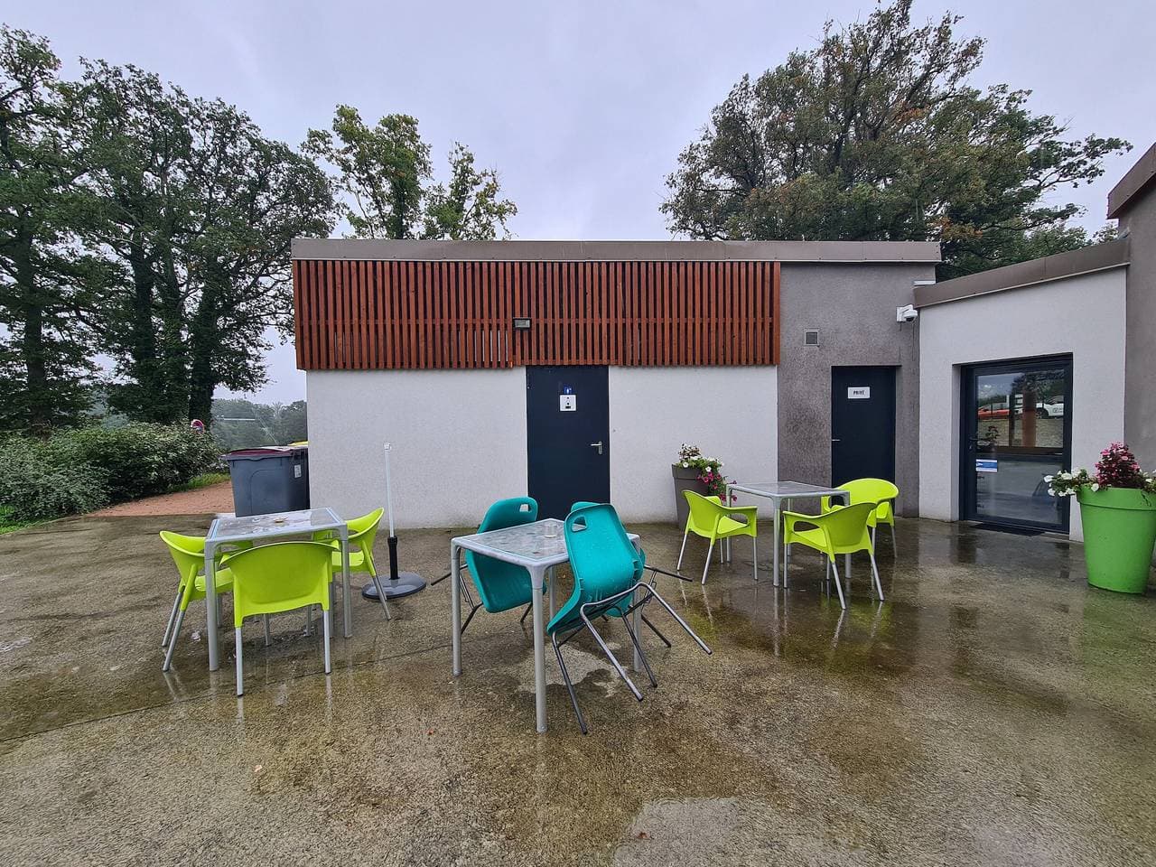 Foto 9 von 12: Waldhütte in Berry in der Nähe eines Wassersportzentrums