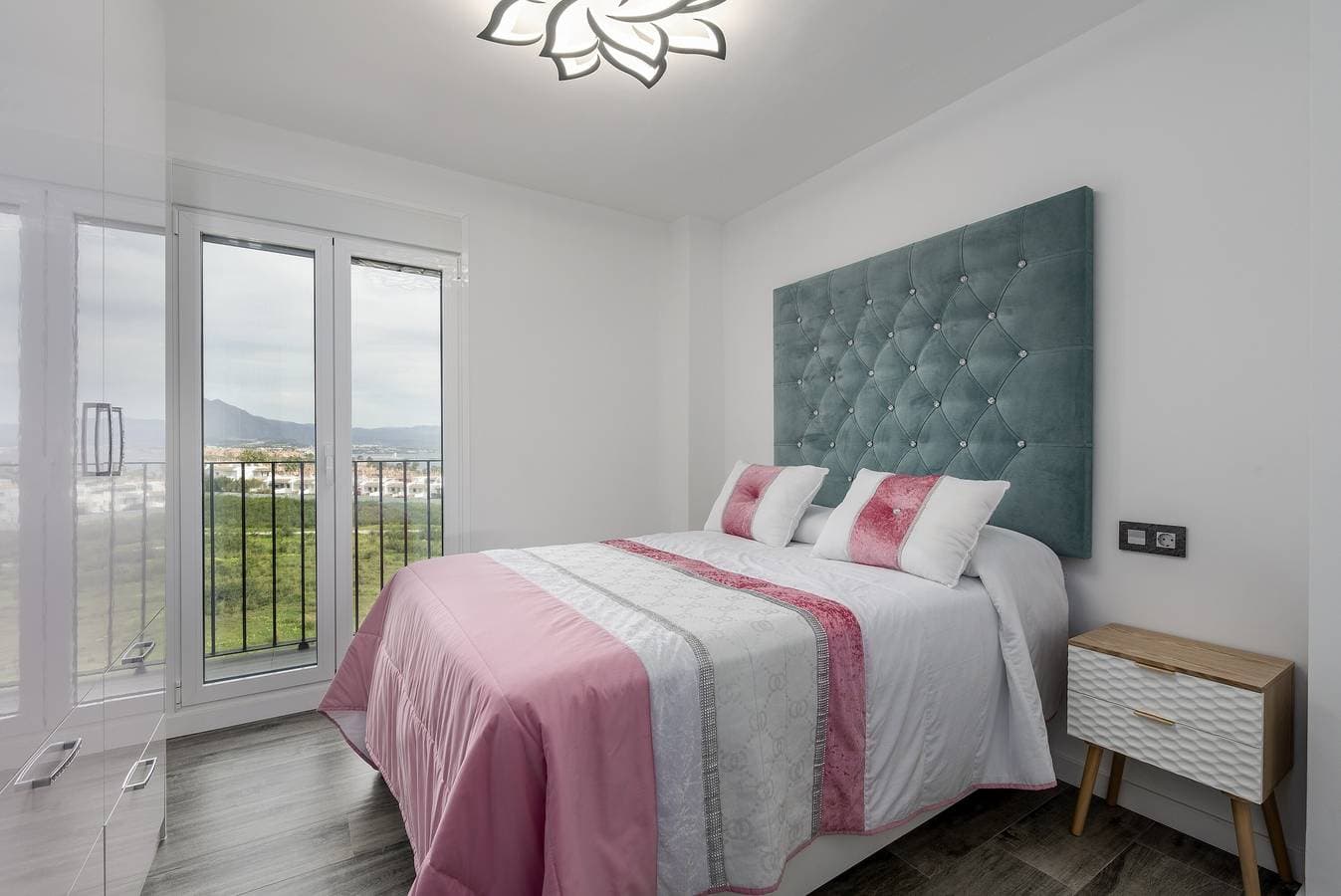 Foto 8 von 22: Ferienwohnung 'Urbanización Jardines Del Mar' mit Meerblick, Gemeinschaftspool und Klimaanlage