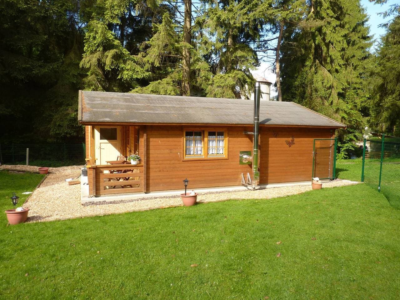 Foto 2 von 19: Holz-Blockhaus für vier Personen mit Terrasse