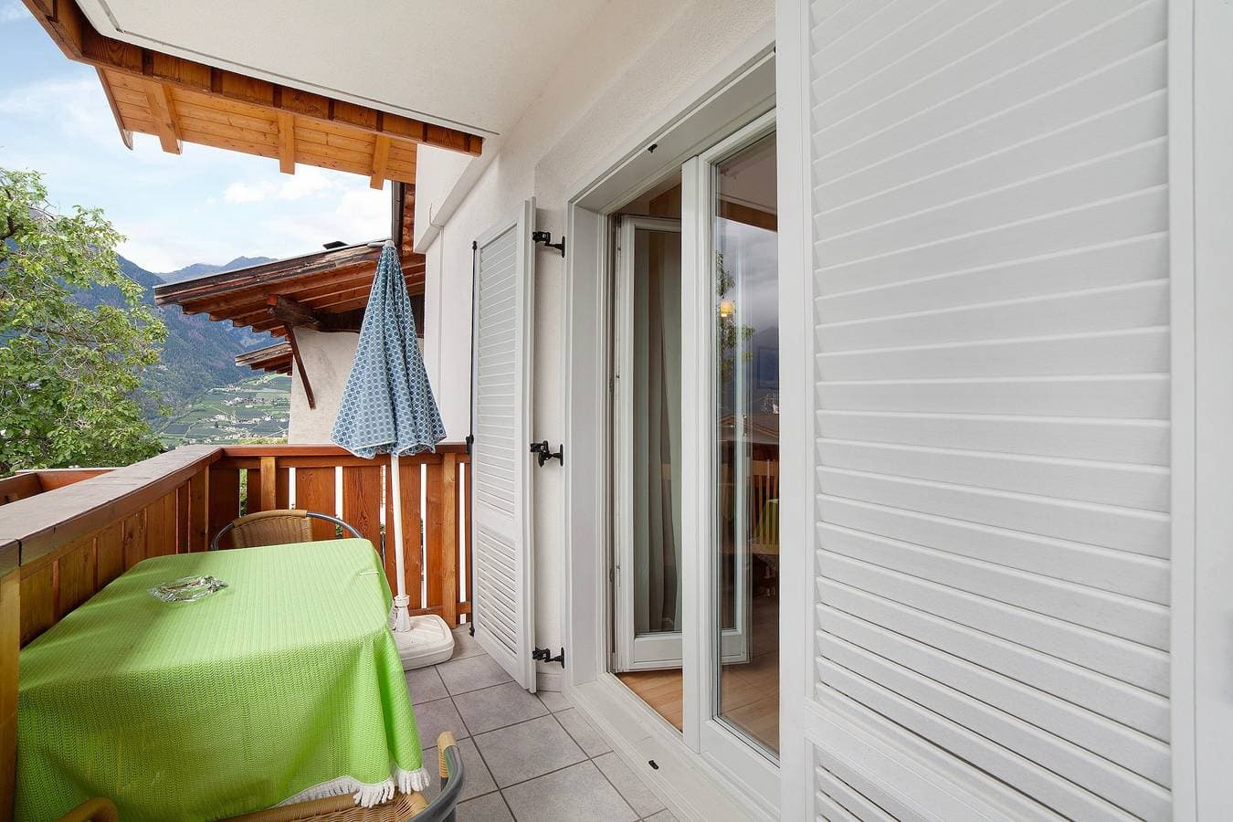 Foto 4 von 26: Ferienwohnung "Mosttragerhof Appartment Large" mit Bergblick, Gemeinschaftspool und WLAN