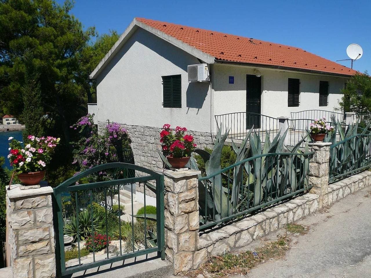 Foto 3 von 38: Studio Appartement mit Terrasse und Meerblick Jelsa, Hvar As-25835-a