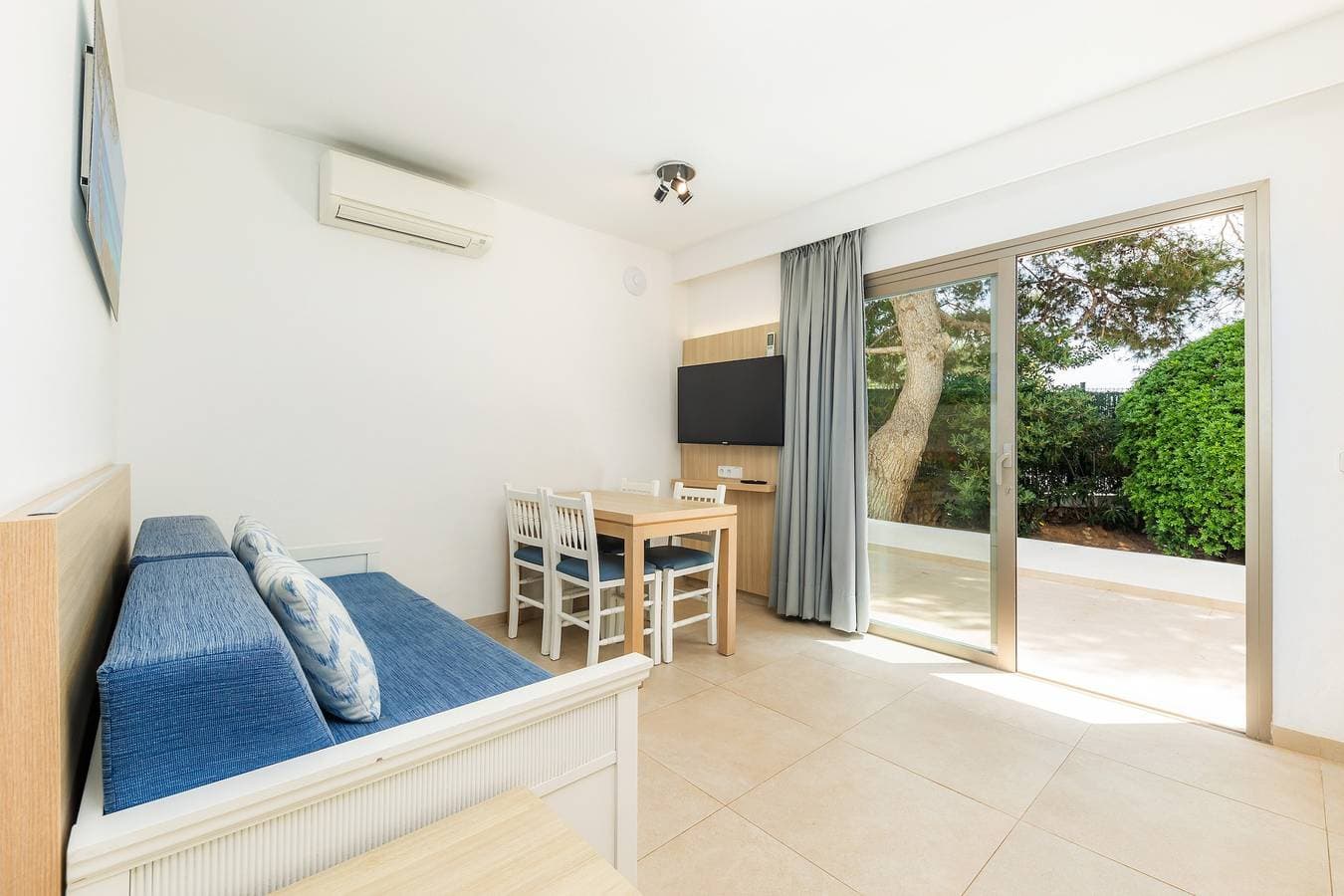 Foto 3 von 23: Ferienwohnung 'Apartamento Bon Aire N4' mit Gemeinschaftspool, WLAN und Klimaanlage