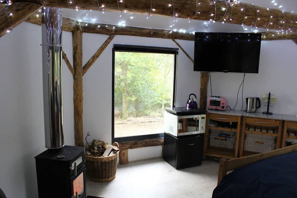Foto 4 von 30: Magical Treehouse/Cabin hidden in Ancient Woodland