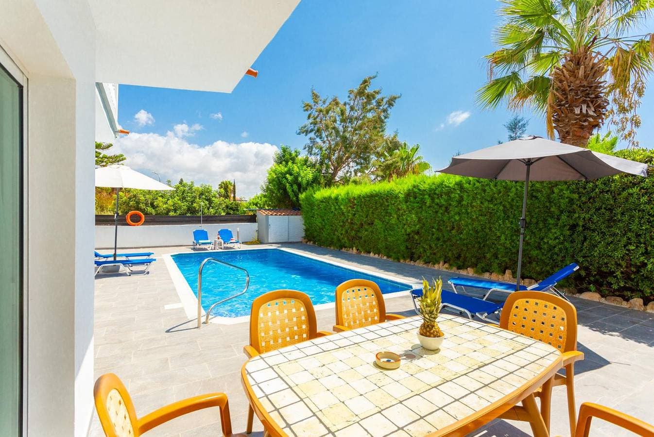 Foto 8 von 37: Villa für 6 Personen mit Terrasse