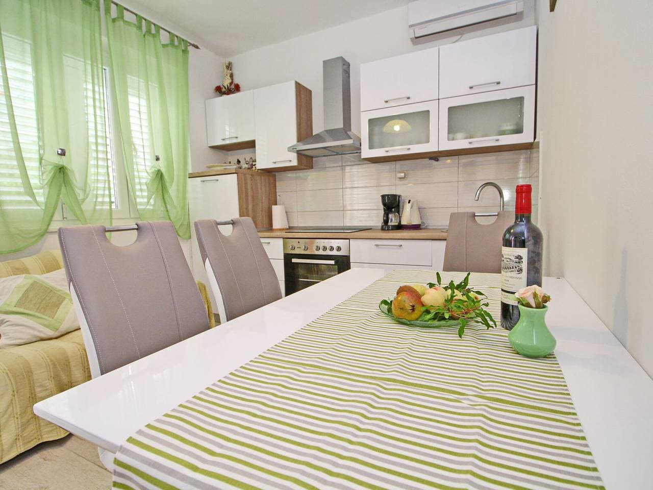Foto 6 von 45: Green Garden House - Four Bedroom House with Private Pool