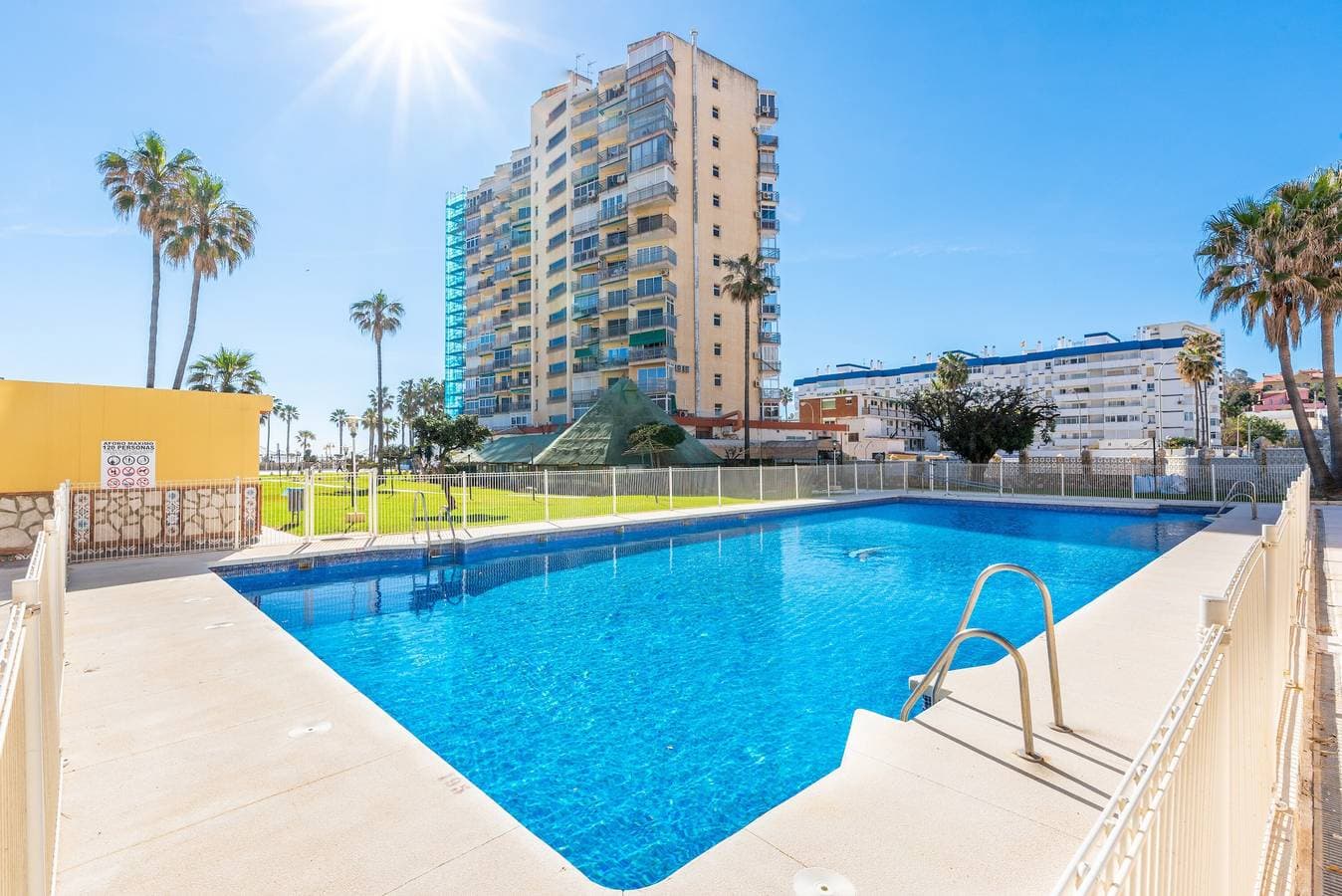 Foto 3 von 24: Sunny Seaside Apartment mit Meerblick, Pool & WLAN