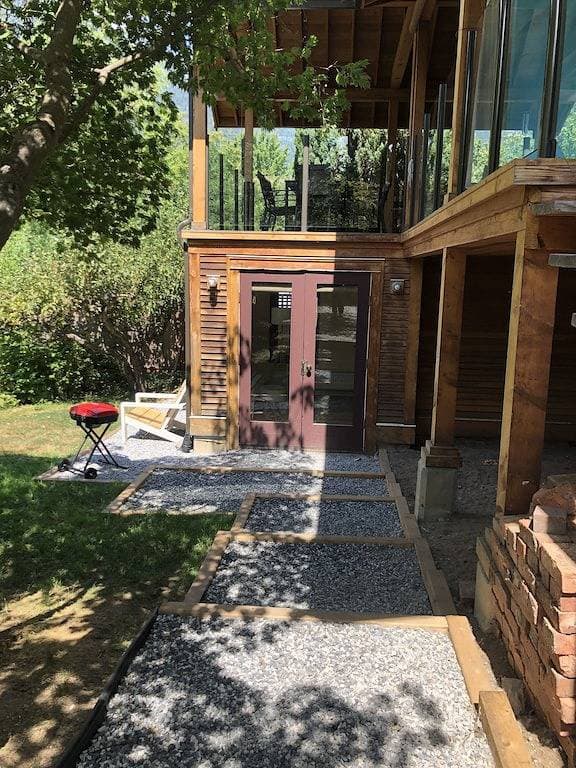 Foto 7 von 9: Bright Lakeside Retreat: King Bed & Willow Views