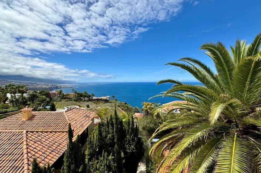 Foto 13 von 18: Ocean views in an oasis of lush vegetation. Jacuzzi and peace and quiet